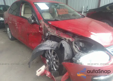 2010 Volkswagen Jetta Limited Edition z USA, uszkodzony, nr VIN 3VWAX7AJ6AM150741